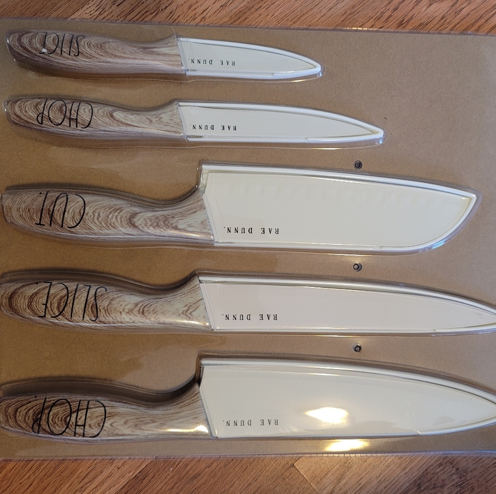 Rae dunn knife set
